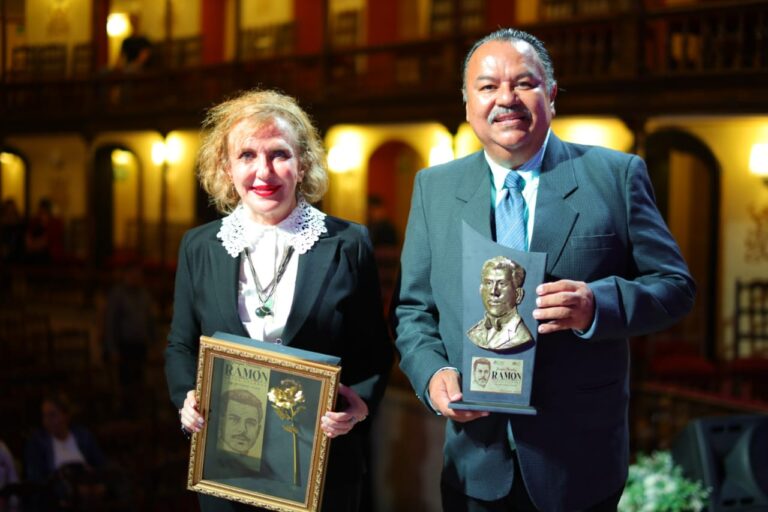 Premian a ganadores del Concurso Literario de los Juegos Florales