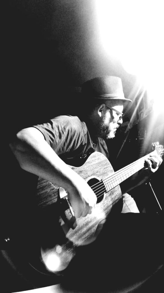 Lanza Cris Folk “El adiós de un pez”