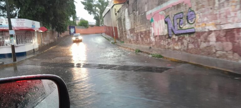 Un riesgo, excavaciones de 2° piso por precipitaciones