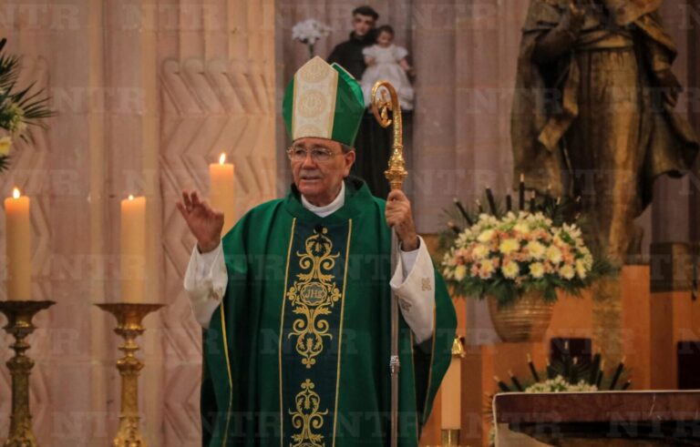 Llama obispo a orar por la paz