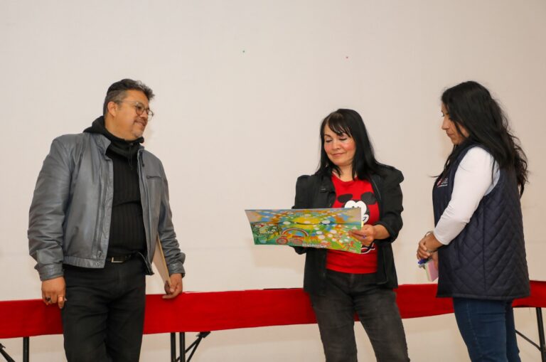 Participan 1 mil 600 niños en concurso de dibujo