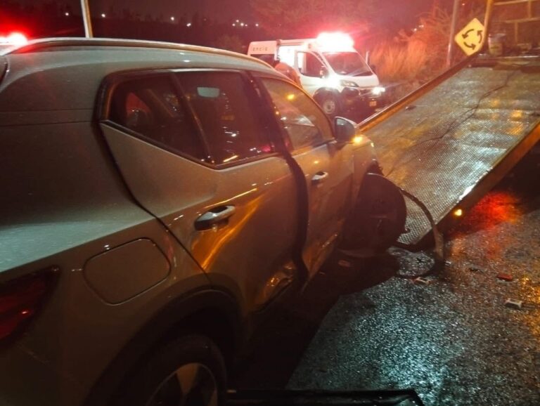 Resulta lesionada tras choque en la Manuel Felguérez