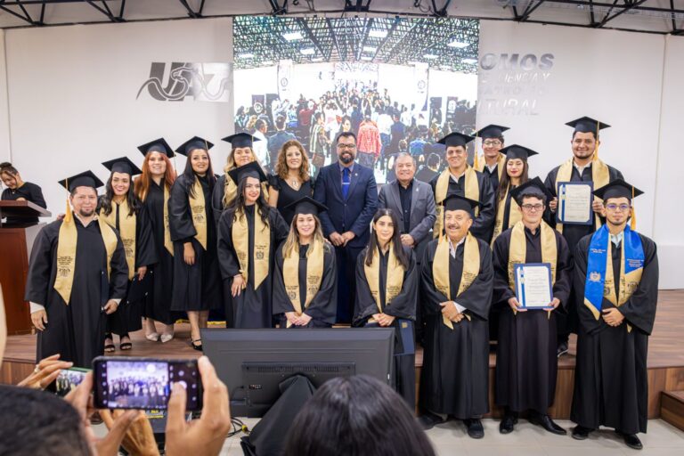 Se gradúan 32 jóvenes de la UAMVZ
