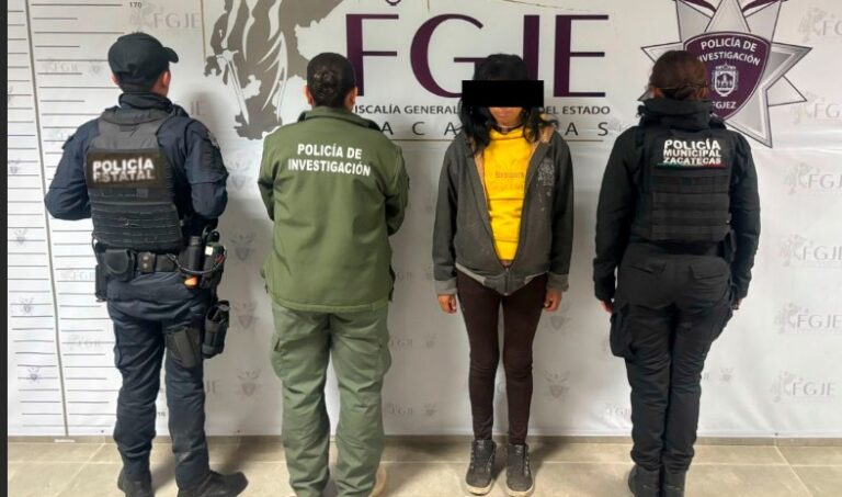 Detienen a mujer con orden de aprehensión
