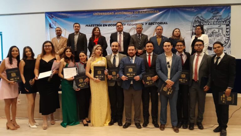 Se gradúan alumnos de la Unidad Académica de Economía