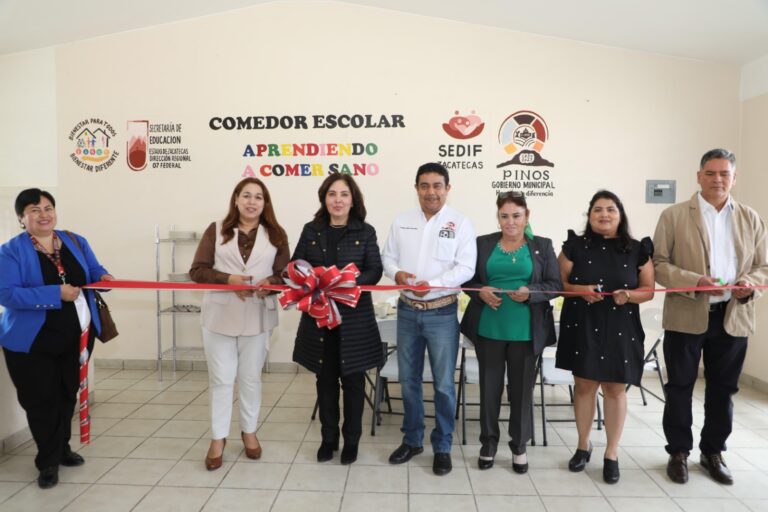 Inauguran en Pinos espacios para la niñez y personas adultas mayores