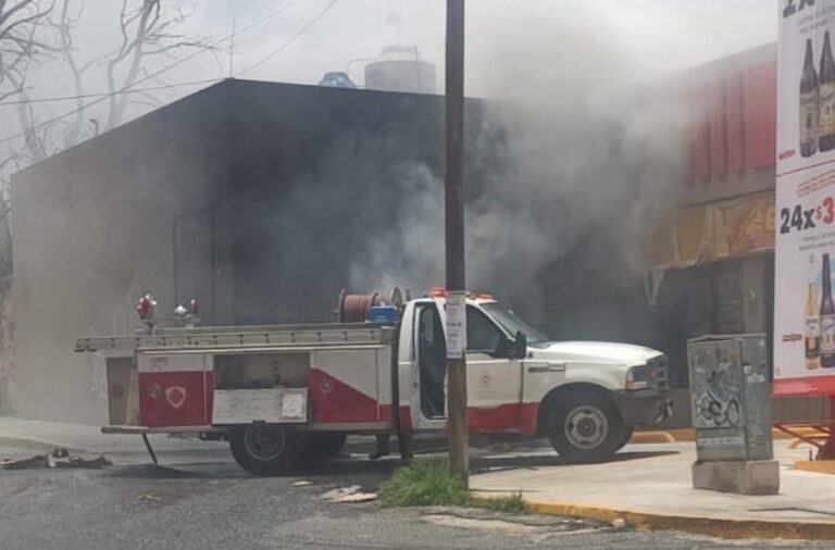 Se incendia bodega de tienda de autoservicio; sin lesionados