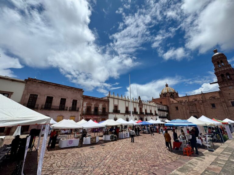 Arranca primera feria EmprenDMujer