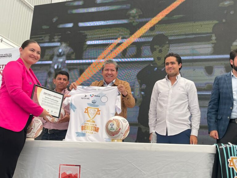 Entregan kits a equipos femeniles de la Copa por el Bienestar