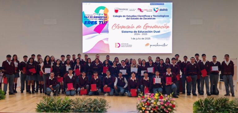 Egresan 57 jóvenes del Cecytez