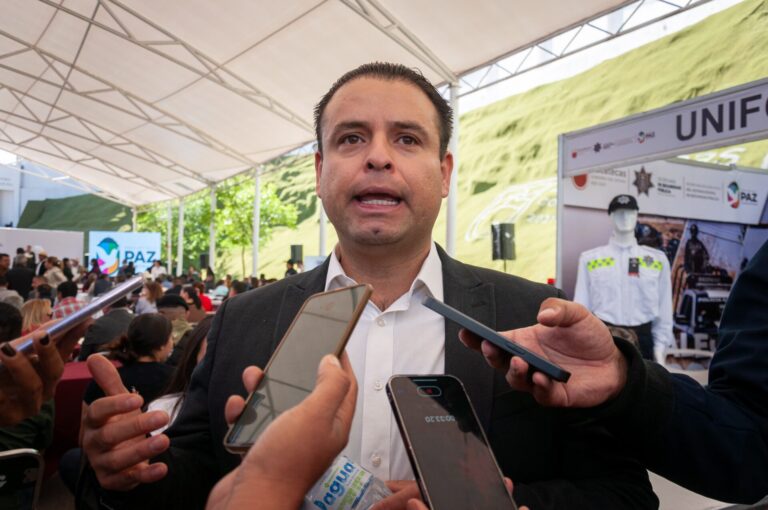 Fija postura alcalde capitalino por arrendamiento de vehículos