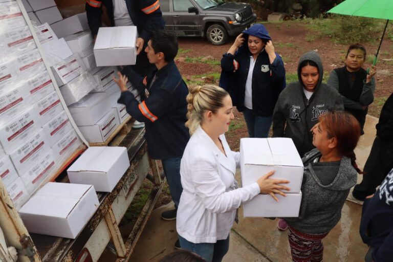 Entrega DIF Capital apoyos alimentarios