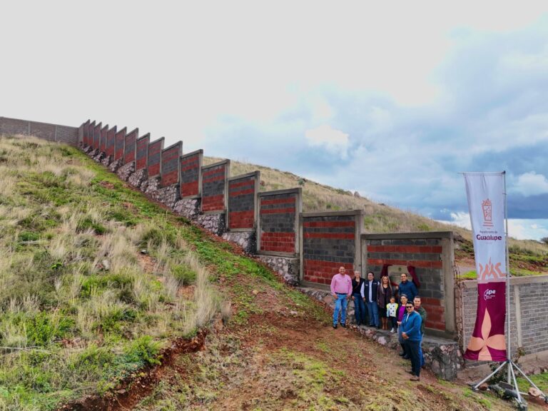 Entregan barda perimetral en escuela de Guadalupe