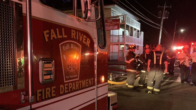 Fallecen nueve personas en incendio en Massachusetts