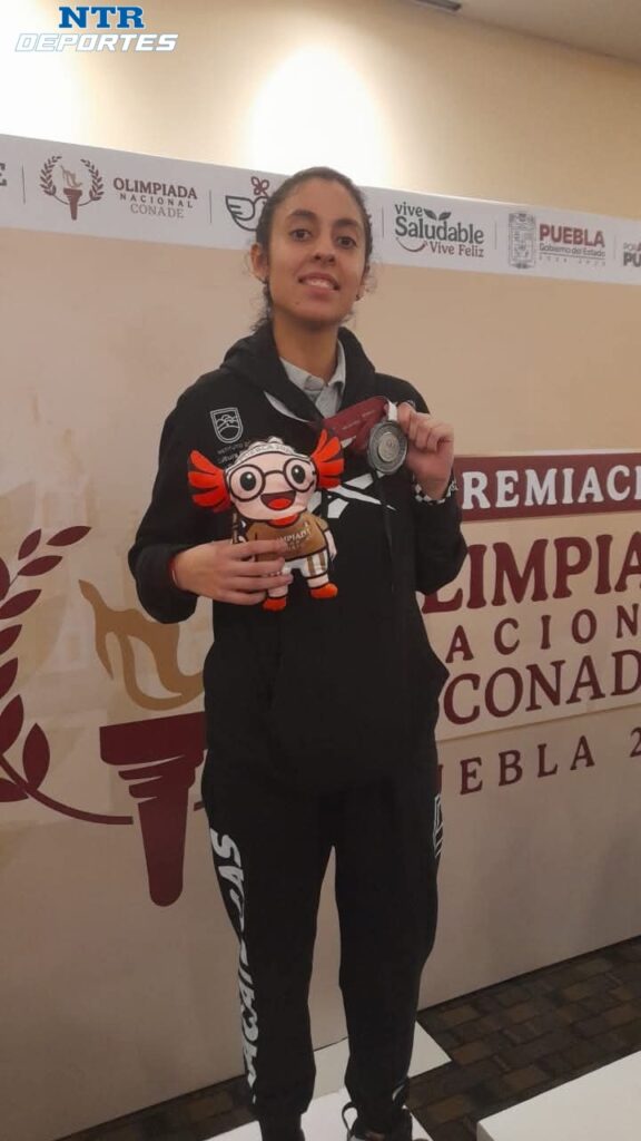 Greshya gana plata en ajedrez