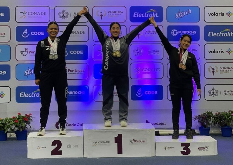 Licia Rojas conquista triple plata