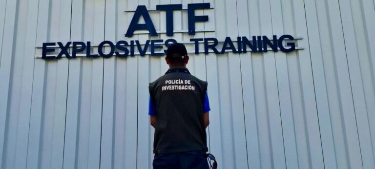 Miembros de la FGJEZ colocan distintivo tras capacitación