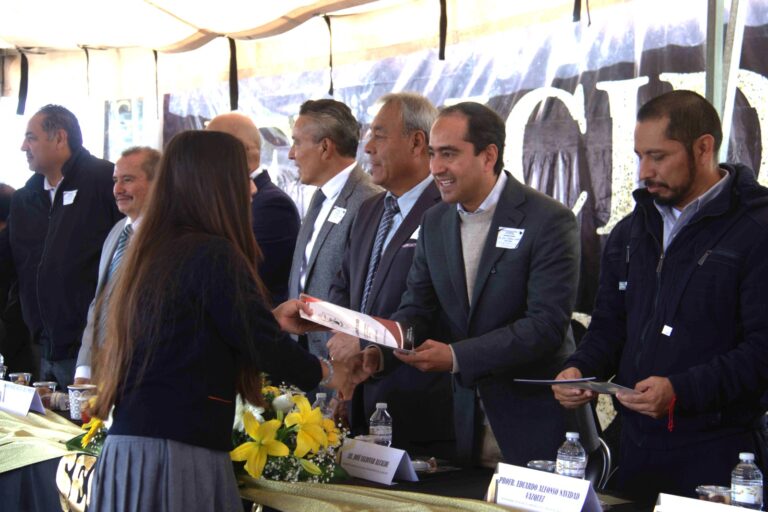Construyen aulas y sanitarios en la Secundaria Bicentenario