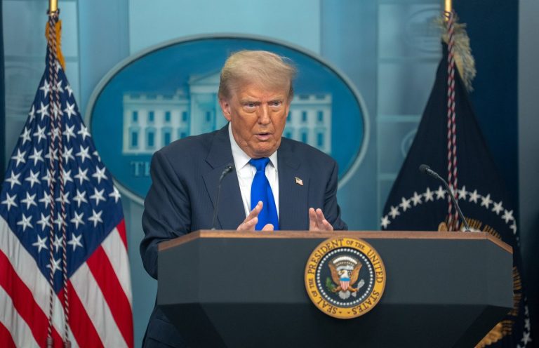 Notifica Trump a Congreso que EU está en guerra con cárteles