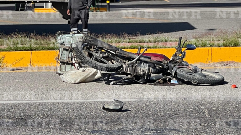 Sexagenario termina en el hospital tras ser embestido por auto