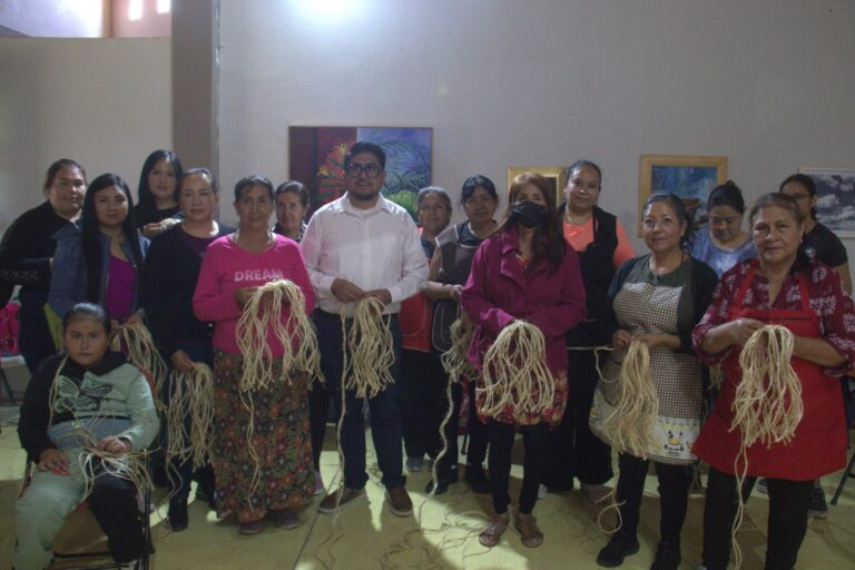 Realizan taller de Ixle y Cerámica en Zóquite