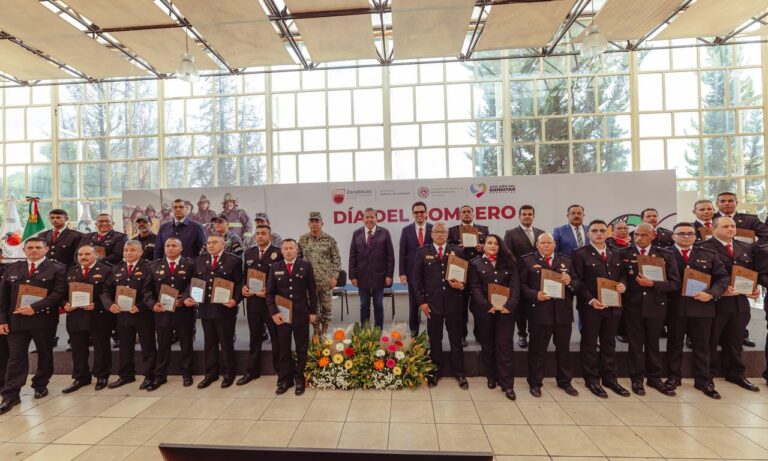 Anuncian incremento salarial a Bomberos