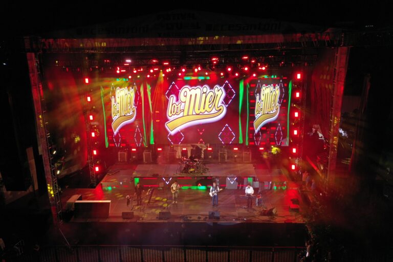 Presentes Renee y Los Mier en Guadalupe