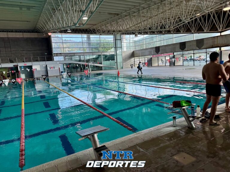 Usuarios del Centro Acuático Centenario exigen regreso de su entrenador