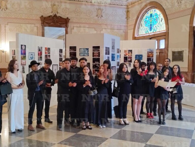 Se llena de arte el vestíbulo del teatro Calderón