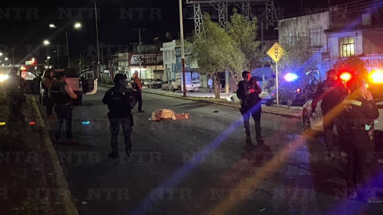 Se da a la fuga tras atropellar a transeúnte