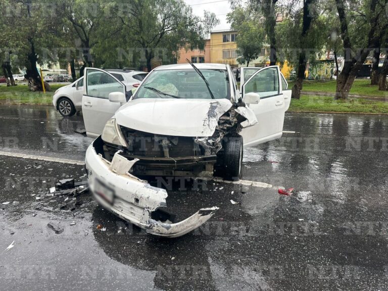Chocan vehículos a la altura de Tres Cruces; hay dos lesionados