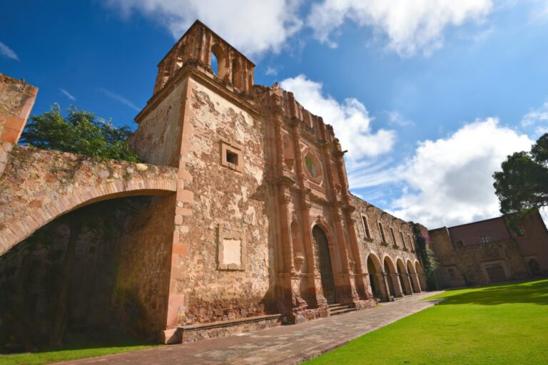 Continúa oferta cultural turística