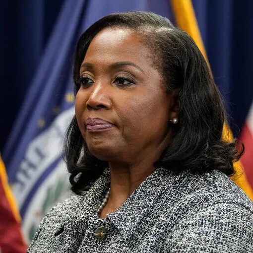 Destituye Trump a Lisa Cook como gobernadora