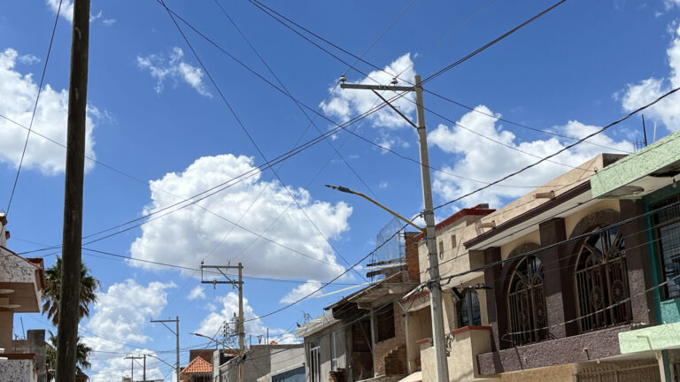 Detiene feria arreglo de alumbrado