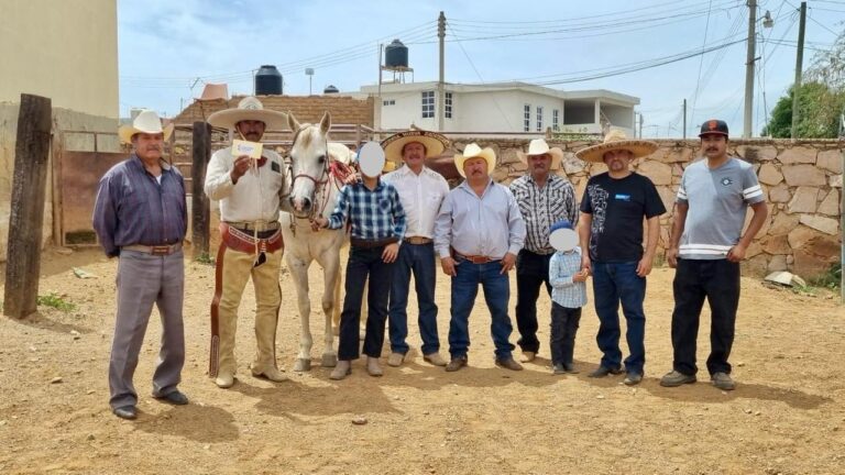 Entrega Capstone Copper Cozamín donativo a Asociación de Charros
