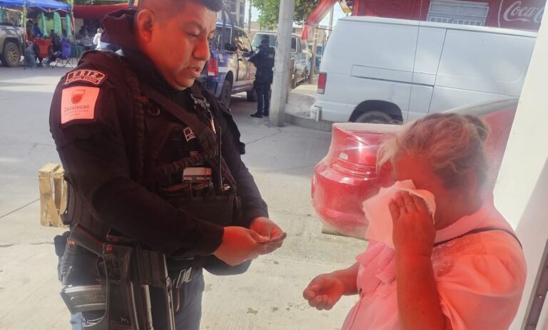 Estafan a mujer comerciante con billete de 500