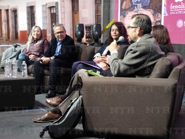 Comparten sobre cultura letrada novohispana en la feria del libro