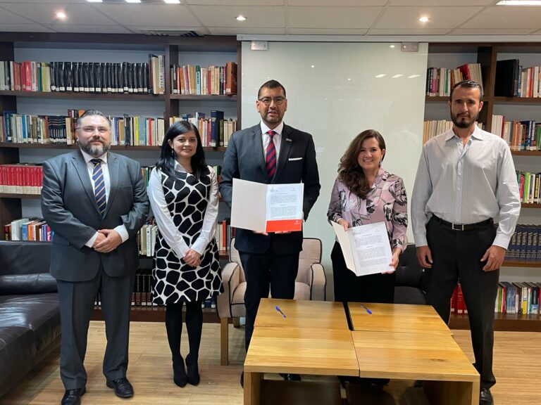 FGJEZ firma convenio con México Evalúa