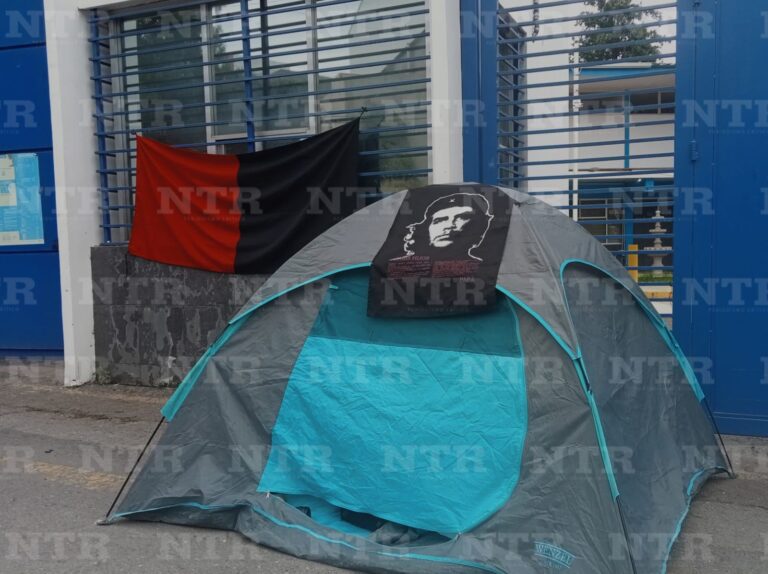 Bloquean prepa 2; exigen atender inconformidades