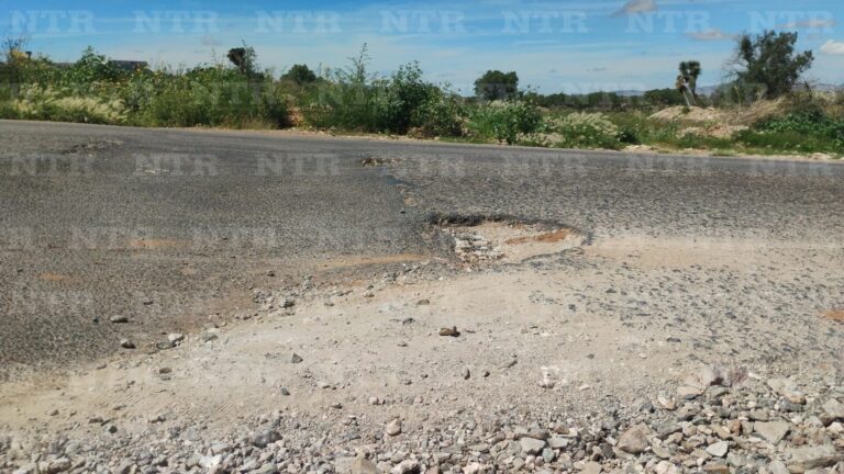 Reaparecen socavones y baches de gran tamaño por lluvias