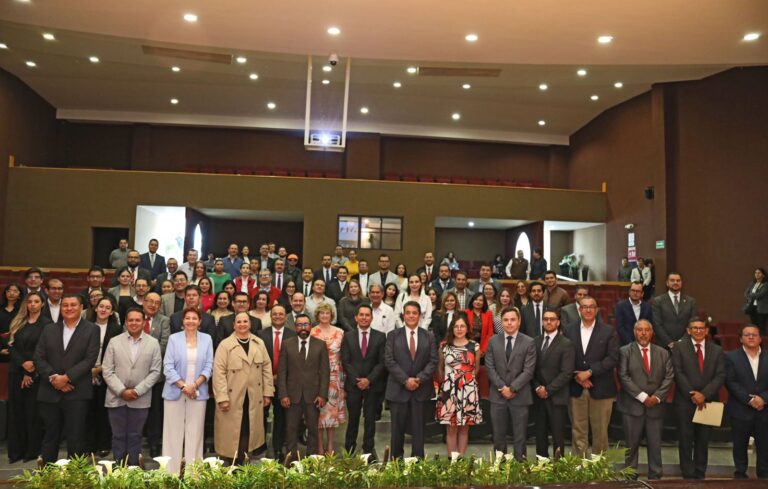 Toman protesta a nuevos integrantes de la Barra Mexicana de Abogados