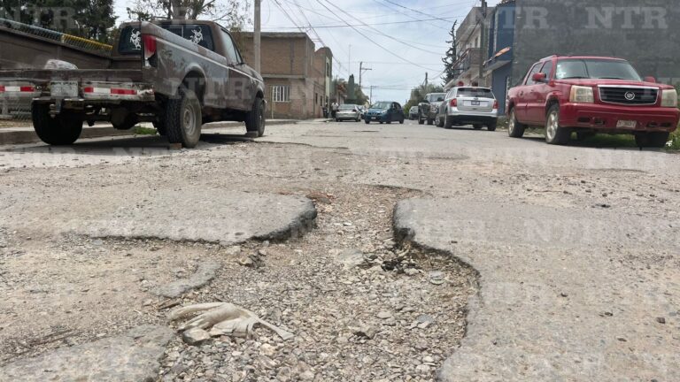 Calles de la Del Valle, un riesgo para todos