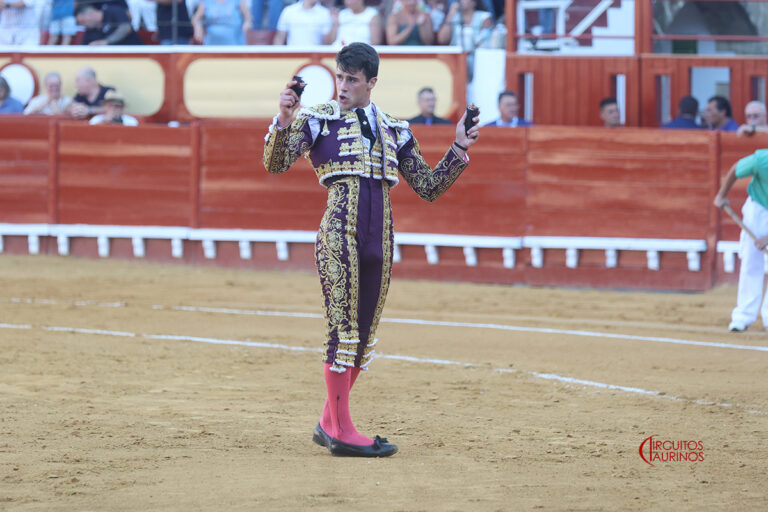 Víctor Barroso y Aarón Palacio en hombros en El Puerto
