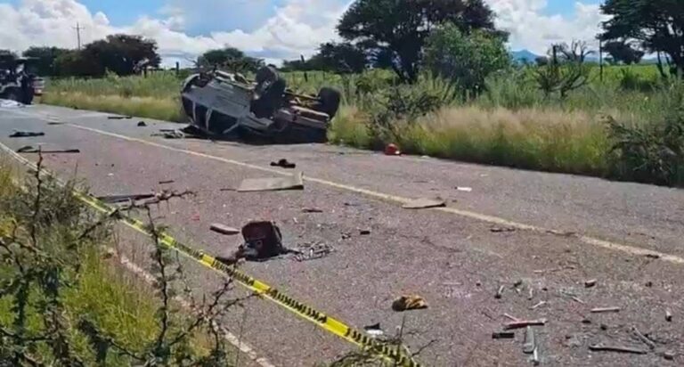Aparatoso accidente deja un muerto y dos heridos
