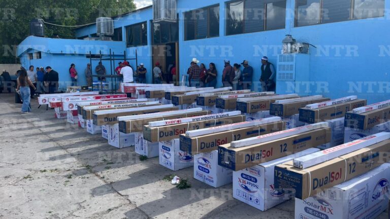 Entregan 152 apoyos a familias de escasos recursos
