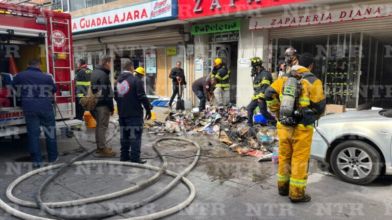 Se incendia papelería en zona centro de Fresnillo