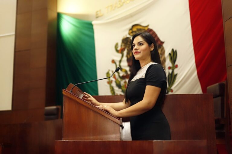 Presenta diputada local, Isadora Santiváñez, primer informe