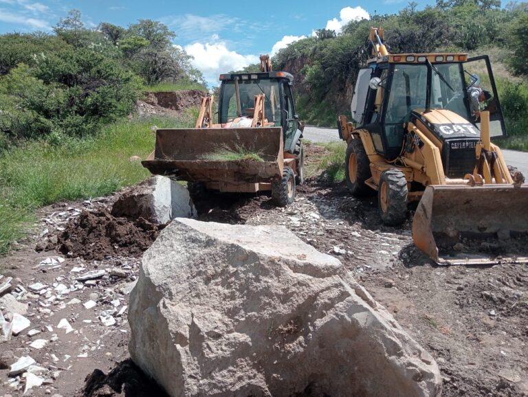 Atienden deslave en carretera Jerez-Valparaíso