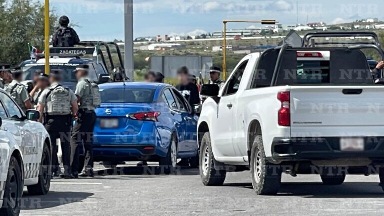 Detienen a dos jóvenes por circular en vehículo robado