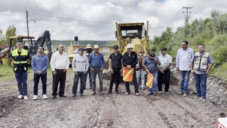 Pavimentan tres calles aledañas al lienzo charro de Capellanía